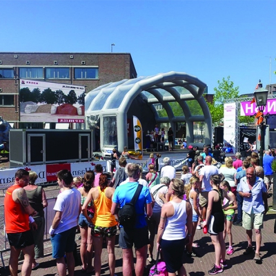 huren van een podiumwagen voor dorpsfeesten of sport evenementen.