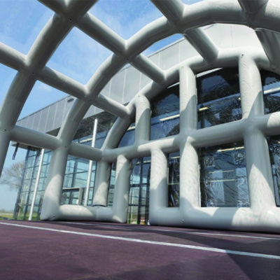 Podium opblaasbaar Large heeft een ruim oppervlak en is bij ons te huren tegen een scherp tarief Podium opblaasbaar Large heeft een ruim oppervlak en is bij ons te huren tegen een scherp tarief