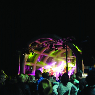 Het ideale podium voor feestavonden, dorpsfeesten of festivals, Podiumwagen large opblaasbaar Het ideale podium voor feestavonden, dorpsfeesten of festivals, Podiumwagen large opblaasbaar