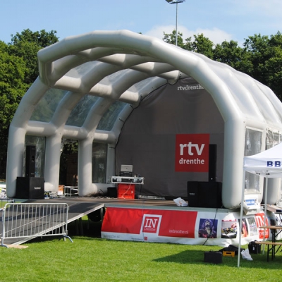 podium met oprijramp voor mtb wedstrijd